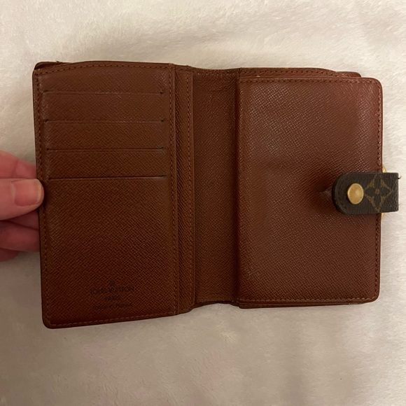 LOUIS VUITTON Kisslock Wallet! With Dust bag! 100% Authentic! Great price! - Picture 3 of 16